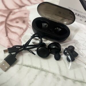 Black True Wireless Stereo Earbuds in Black